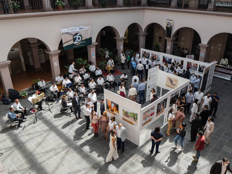 Conmemoran 25 años del SAT en Palacio Nacional
