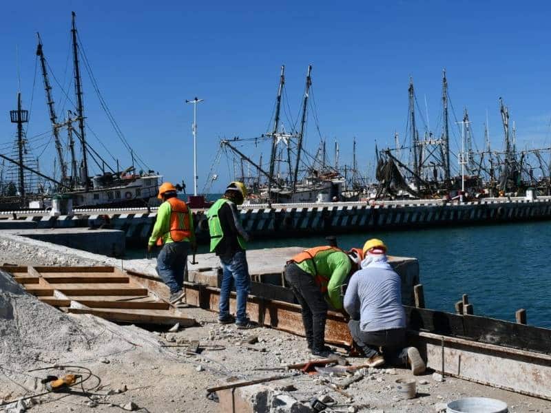 Rehabilitan APICAM muelles de concreto del Puerto de Lerma