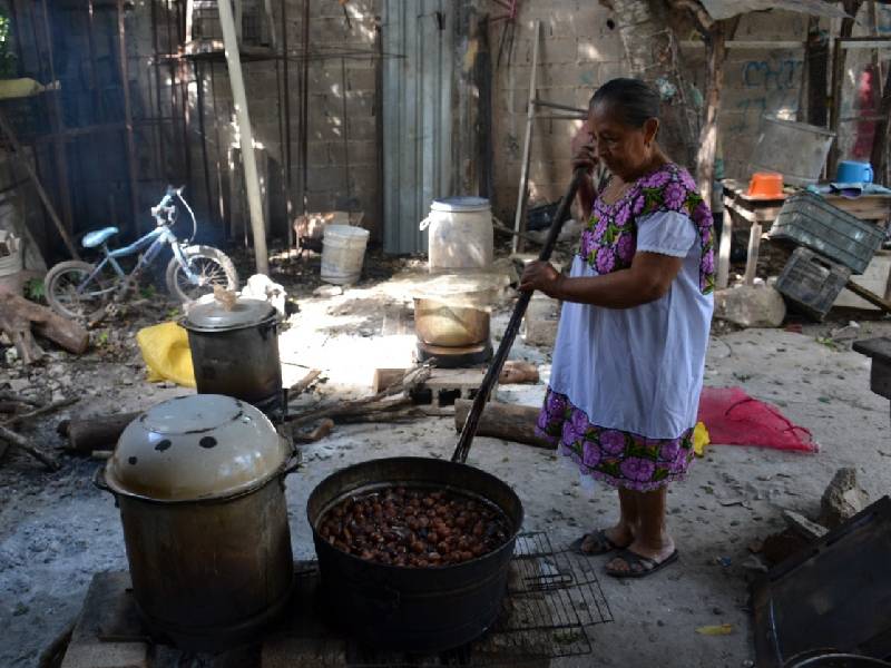 Dulces tradicionales, acompañan la celebración del Día de Muertos.