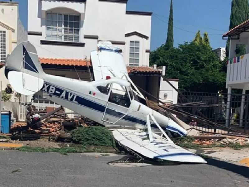 Video. Reportan caída de avioneta en zona residencial de Celaya; hay un lesionado