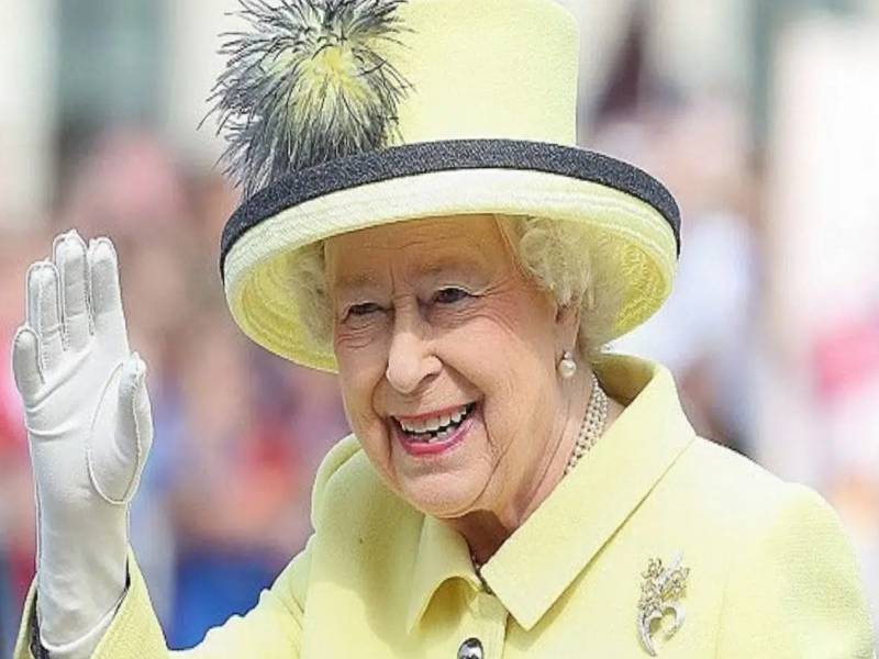 La reina Isabel II pasó una noche hospitalizada