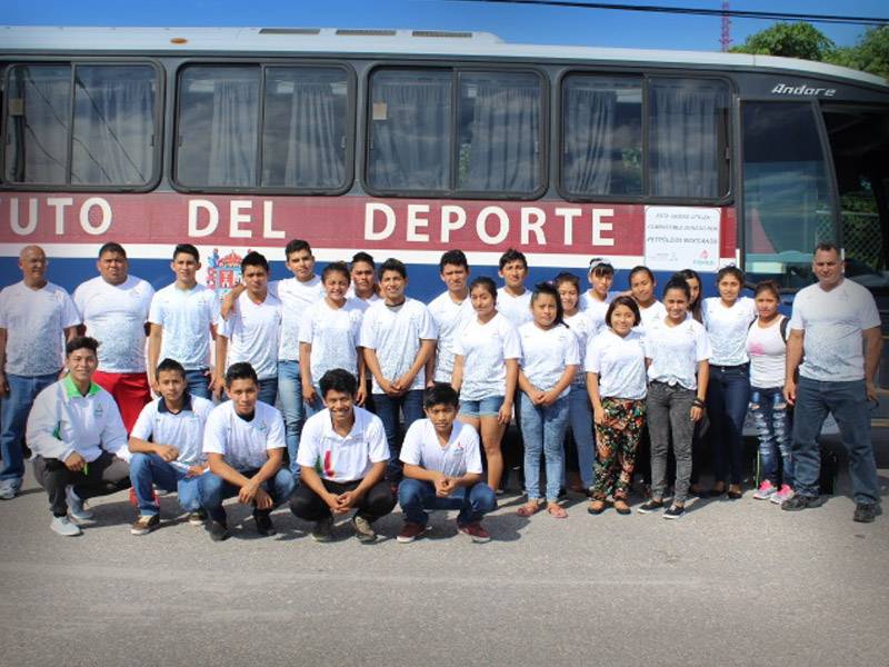 Viajan a torneo del pavo 31 pesistas campechanos