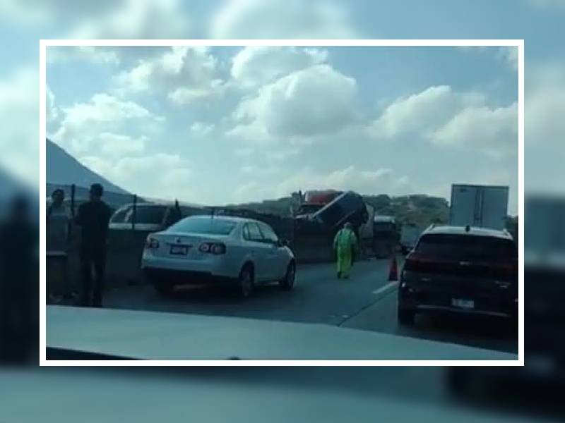 Se registra fuerte accidente en la autopista México-Querétaro