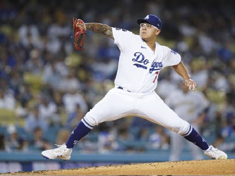 Nombran a Urías como el mejor pitcher zurdo de las Grandes Ligas