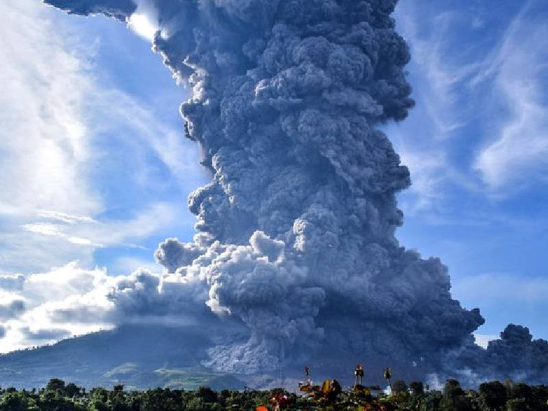 Así fue la erupción del volcán Semeru en Indonesia