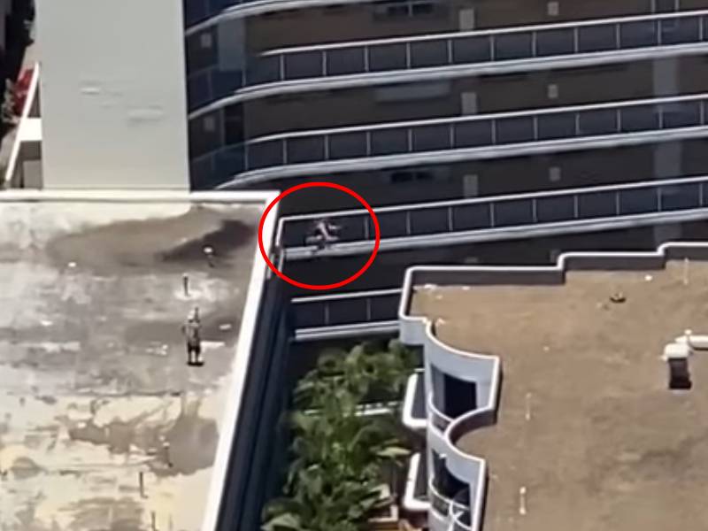 Salto mortal entre dos edificios ¡Lo logró!