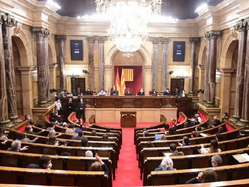 Gobierno de Cataluña otorga indulto a mil mujeres acusadas de brujería