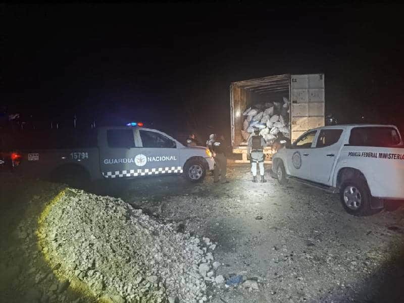 Detiene vehículo que transportaba carbón vegetal