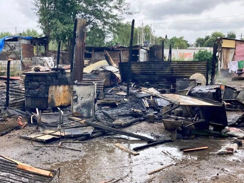 Hombre prende fuego a casa que construyó y donde vive su expareja