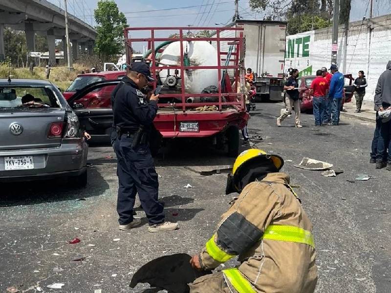 Se registra accidente vehicular en la autopista México-Puebla; hay varios heridos