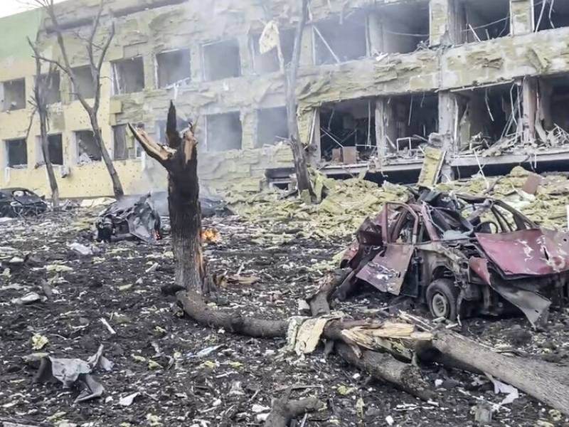 reconstruir edificio de maternidad bombardeado en Mariúpol