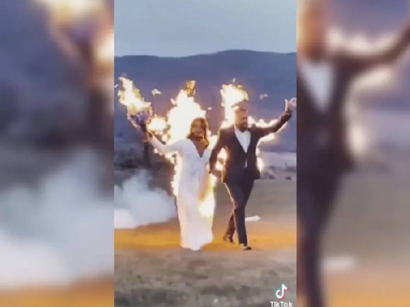 Video. ¡Boda de fuego! Novios se “encienden en la llama de la pasión”, literal