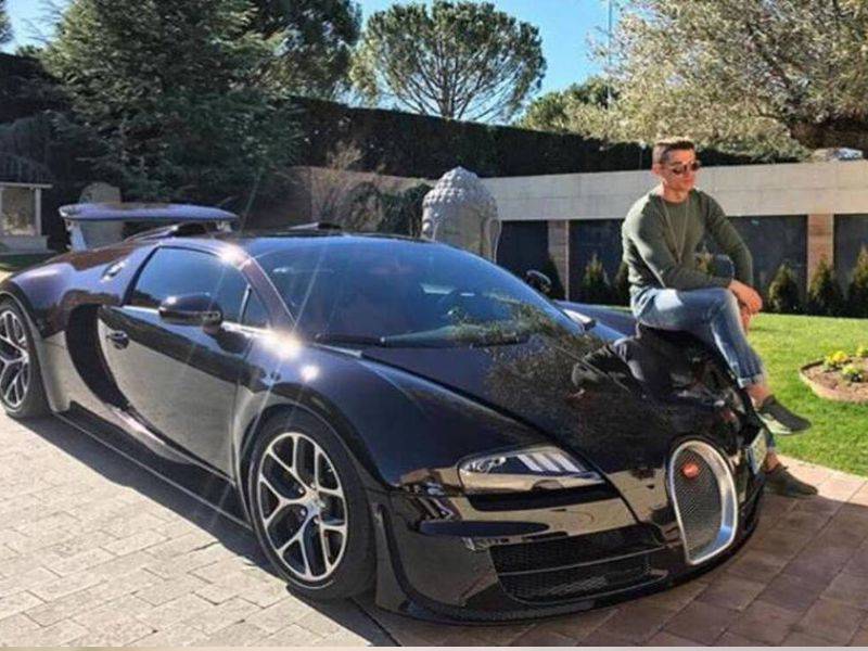 Chocan auto de lujo de Cristiano Ronaldo mientras él está de vacaciones