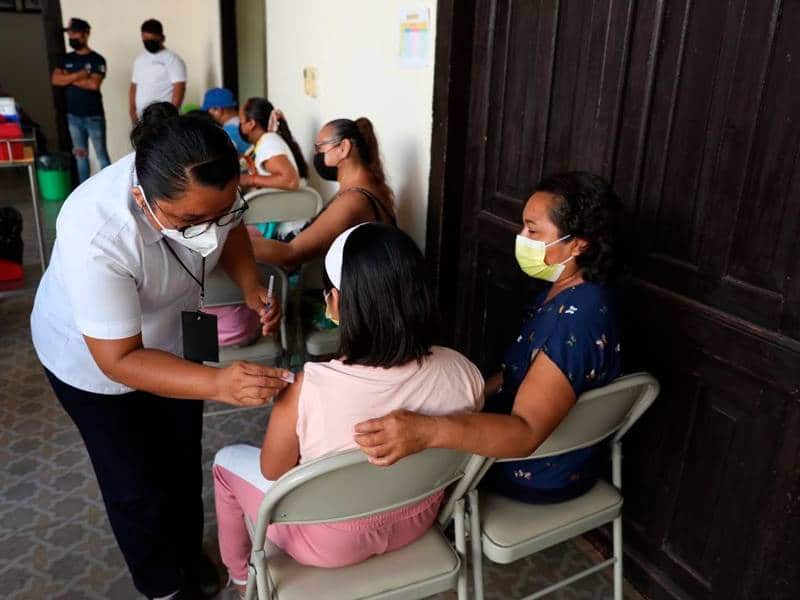 Inicia la vacunación para menores yucatecos de 5 a 11 años en Yucatán