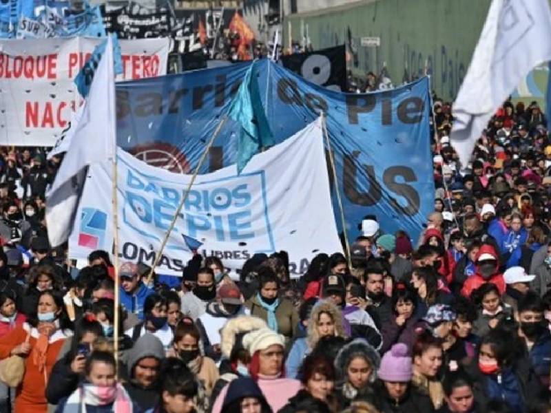 Multitud marcha contra la pobreza en Buenos Aires