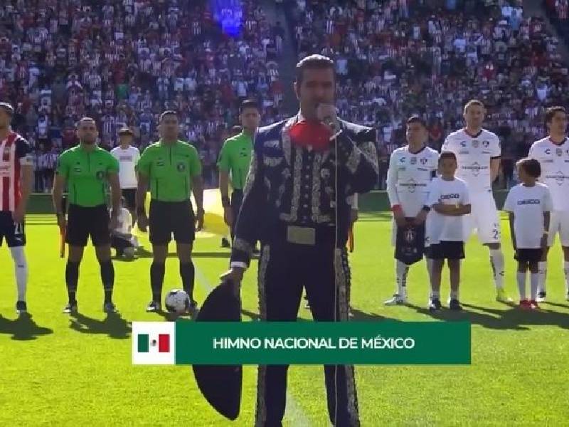 VIDEO: Pablo Montero se equivoca al cantar el Himno Nacional