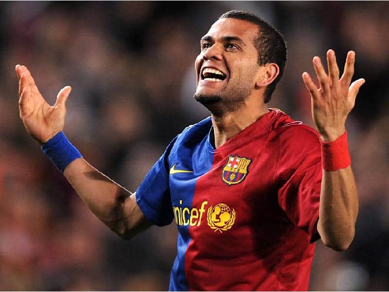 VIDEO. Por segunda vez, Dani Alves abandona el Barcelona