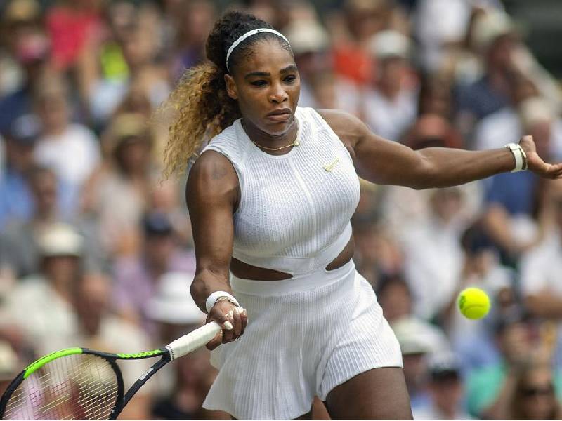 Serena Williams regresa a la competición con triunfo en dobles