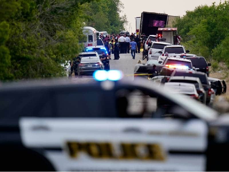 Ya suman 51 migrantes muertos dentro de camión en Texas; 27 serían mexicanos