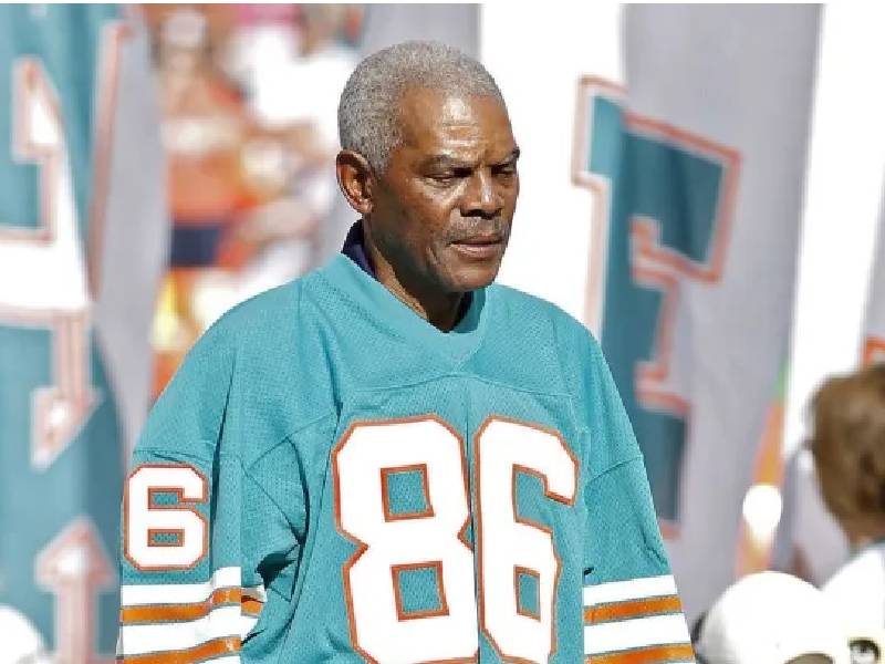 Muere el primer mariscal de campo afroamericano de la NFL