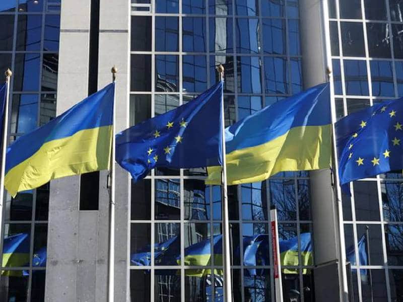 La Unión Europea concede a Ucrania y Moldavia estatuto de candidatos a la adhesión