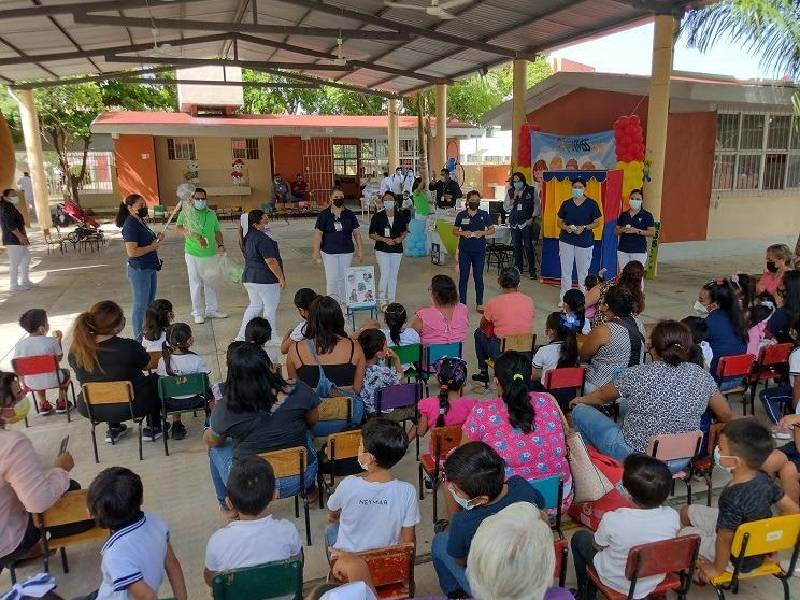 Banderazo a Primer Encuentro Educativo ChiquitIMSS