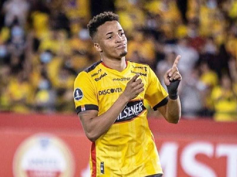 Ecuatoriano Byron Castillo ficha con el León tras resolución favorable de FIFA