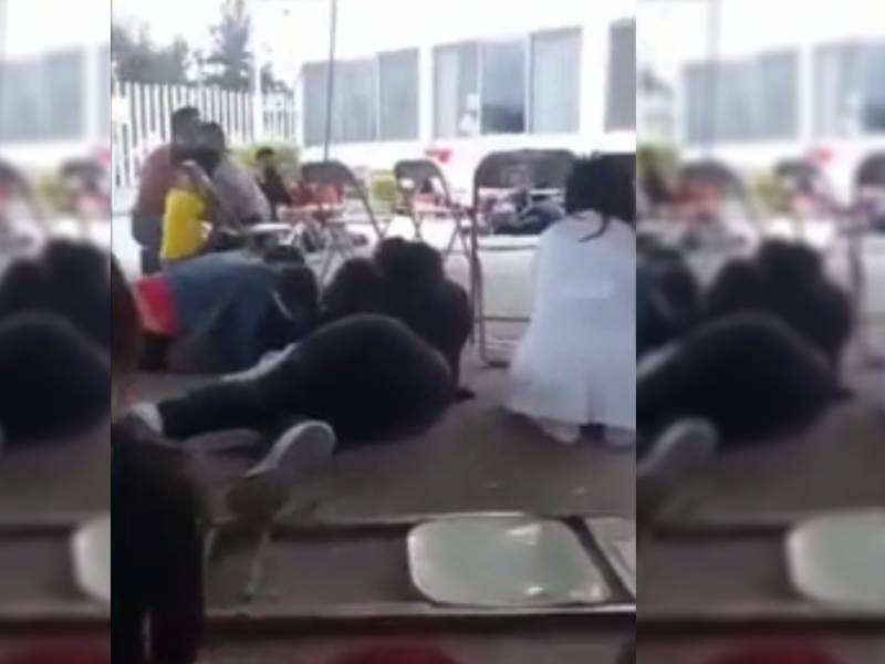 Video_ Reportan balacera en centro de vacunación para niños en Puebla