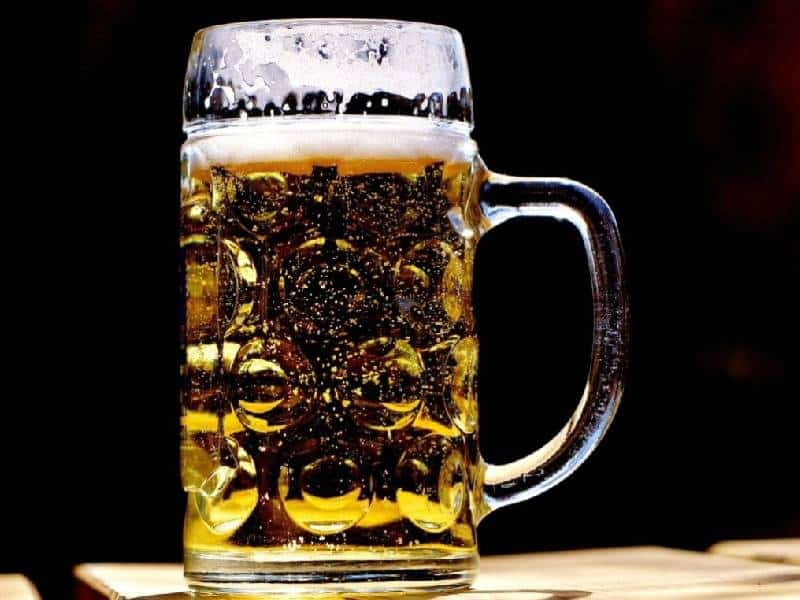 Cae 27% gasto en cerveza en México durante último año