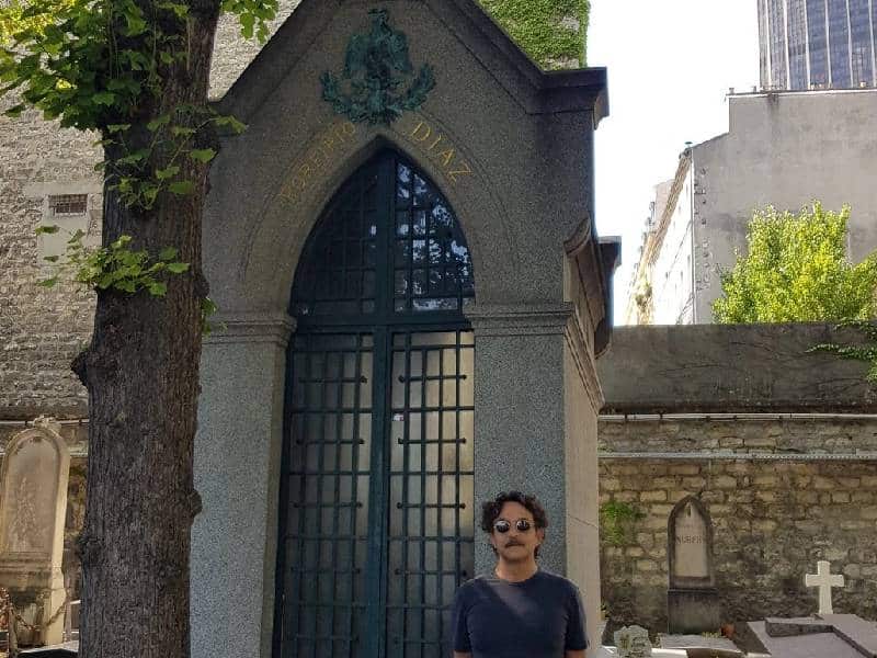 “Lo repatriaremos”; Gabriel Quadri visita tumba de Porfirio Díaz como homenaje