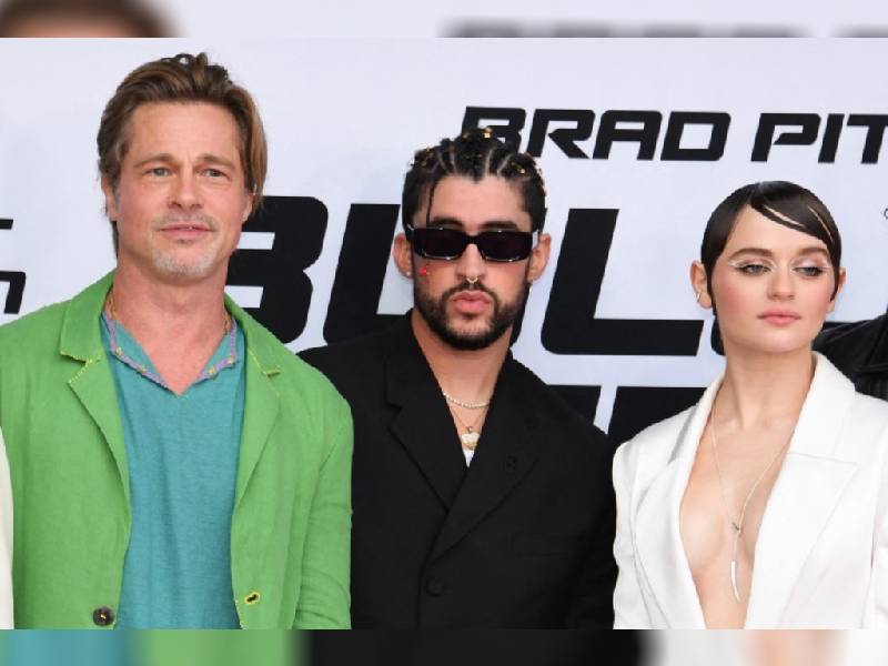 Brad Pitt y Bad Bunny posan en la alfombra roja del estreno de ‘Tren bala’