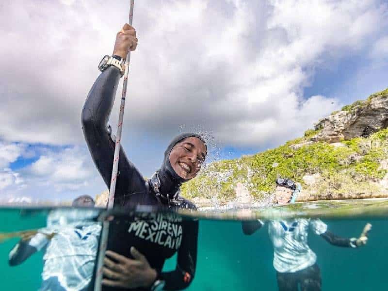 Camila Jaber rompe récord nacional de Apnea