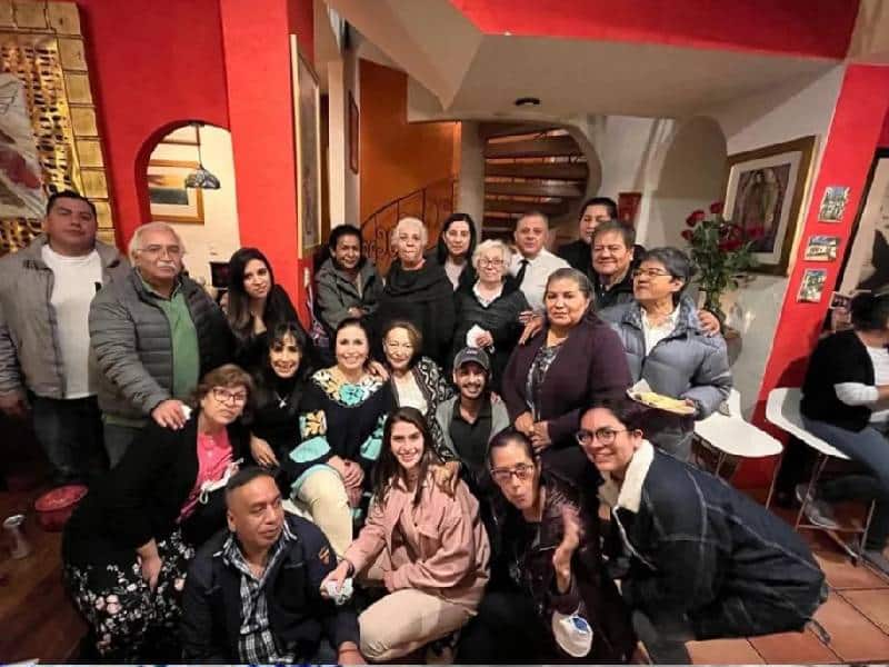 Celebran familiares liberación de Rosario Robles