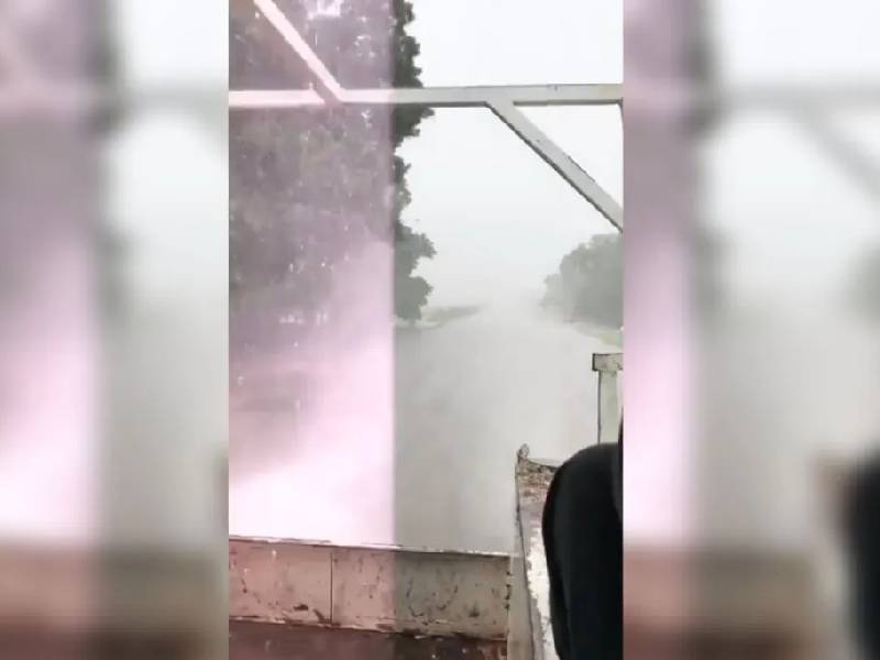 Video. Rayo cae sobre camioneta con trabajadores a bordo