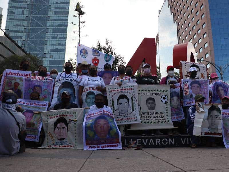 Familiares de los 43 de Ayotzinapa prefieren analizar informe antes de emitir su postura