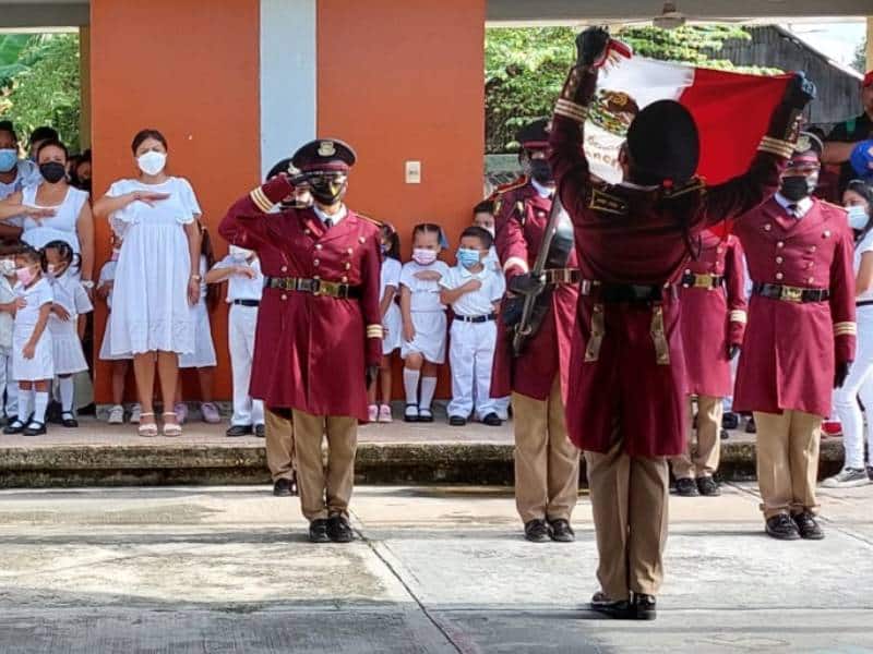 Regresaron hoy 267 mil 376 alumnos a las aulas de Campeche