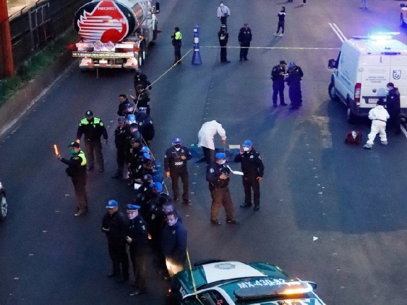 arrolló a policías