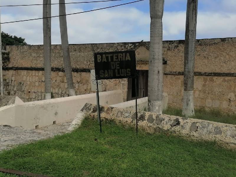 Baterías de Campeche, en abandono