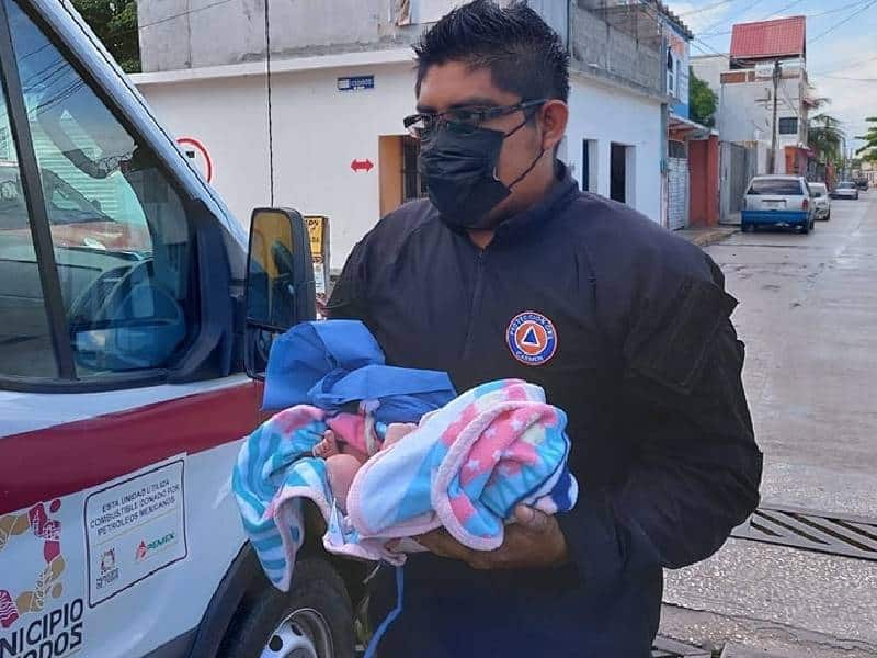 Nace bebé en un automóvil en Ciudad del Carmen, Campeche