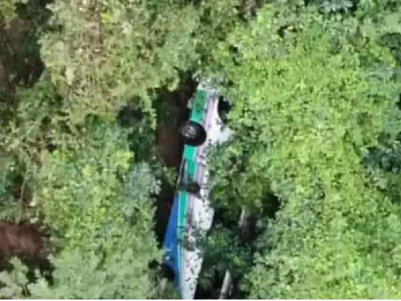 Al menos nueve fallecidos tras caída de autobús a precipicio en Costa Rica