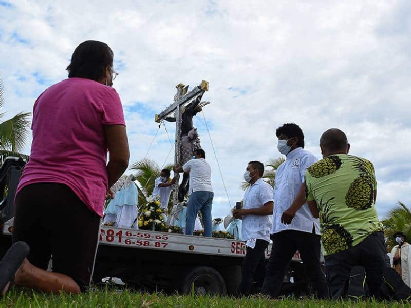 Panaderos y ferrocarrileros le cumplen promesa al Cristo Negro de San Román