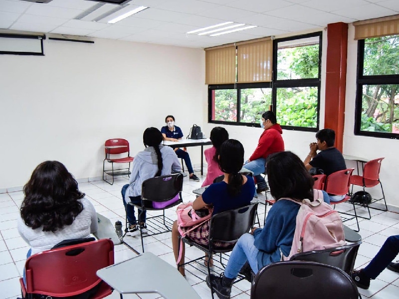Estudiantes desertan por escasez económica en Champotón