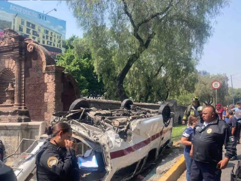 Vuelca combi del Edomex en Insurgentes Norte, GAM; hay 14 lesionados