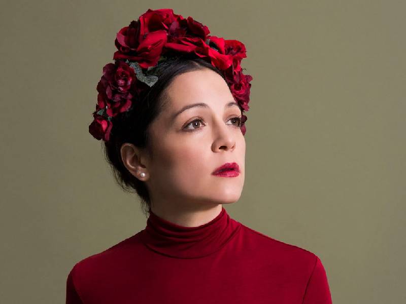 Natalia Lafourcade, regresa entre todas las flores