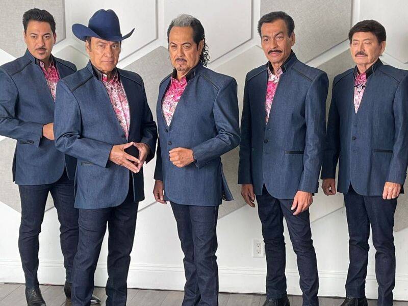 Al final del concierto, Los Tigres del Norte volvieron a tomar la palabra, para explicar que Doña Consuelo, la madre de Jorge y Hernán, no había fallecido, sino que había sufrido un infarto y había sido reanimada