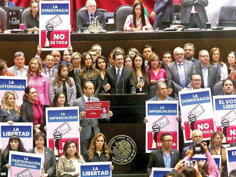 Aprueba Morena y aliados plan B de reforma electoral
