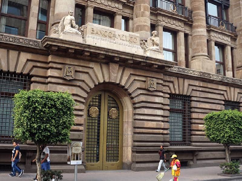 Banxico ajusta a 10.50% la tasa de referencia