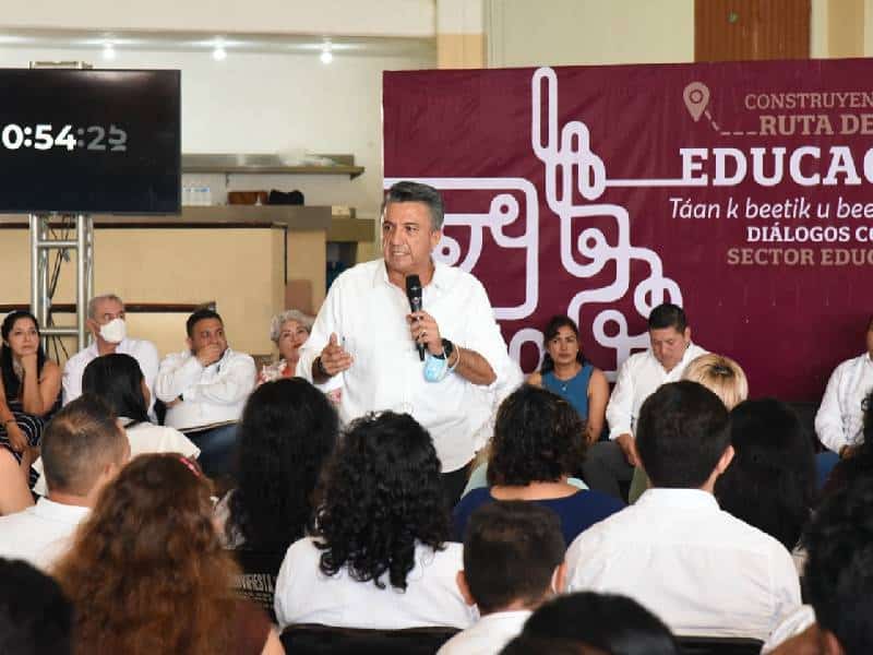 Imparten diálogos con sector educativo de Carmen