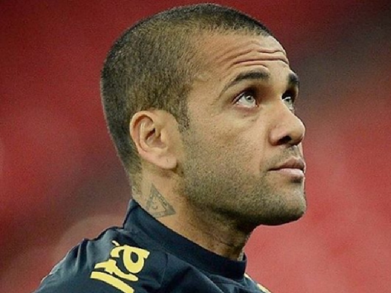 Envían a Dani Alves a prisión preventiva en Barcelona por presunta agresión sexual