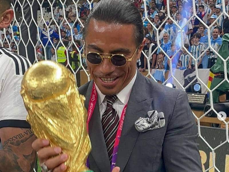 Esta es la sanción que le habría puesto la FIFA a “Salt Bae” por colarse a la premiación del Mundial